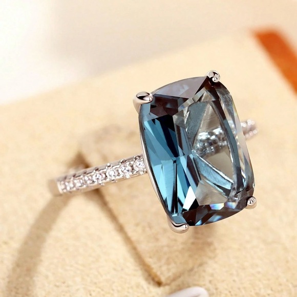 Elegant Blue Gemstone Ring - Picture 6 of 6